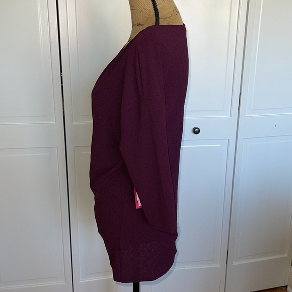 Vince Camuto Mondern Imprint side twist Crepe Top NWT - Picture 7 of 10